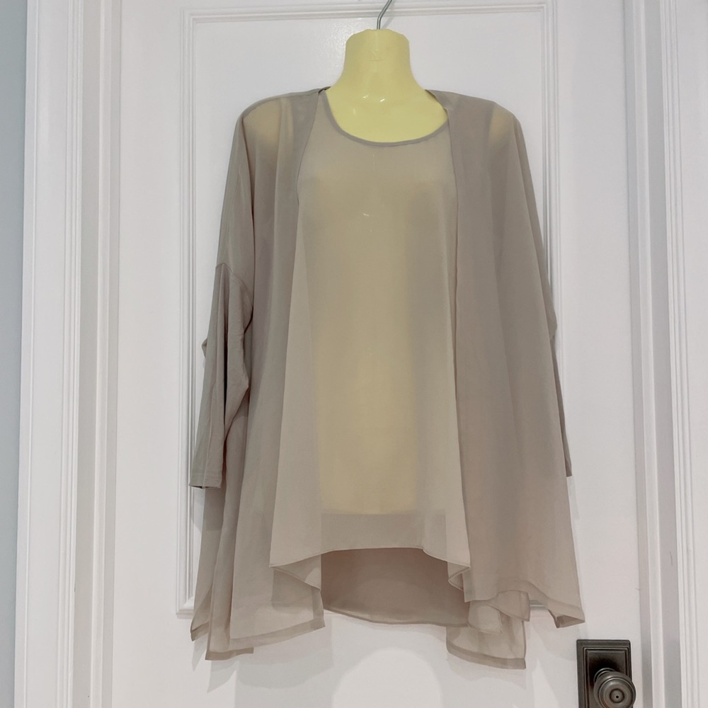 Clearance 💯NWOT** Set 2 piece Separated top and light jacket